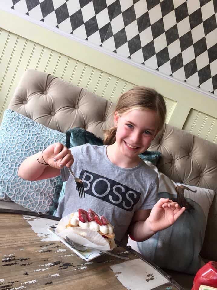 mother daughter date and dessert